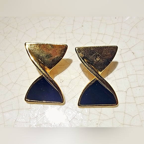 Vintage Avon Hourglass Earrings Pierced Black Gold Tone Simple Classic Retro - Picture 2 of 5